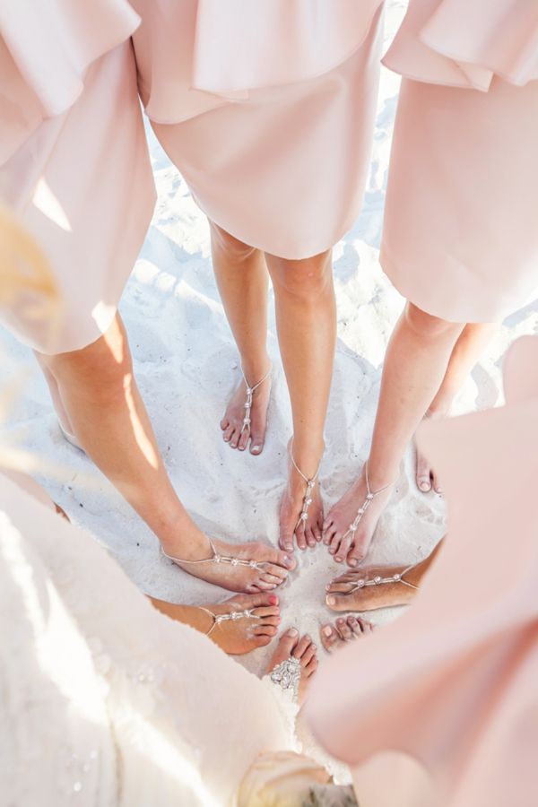 Подружки невесты на пляже