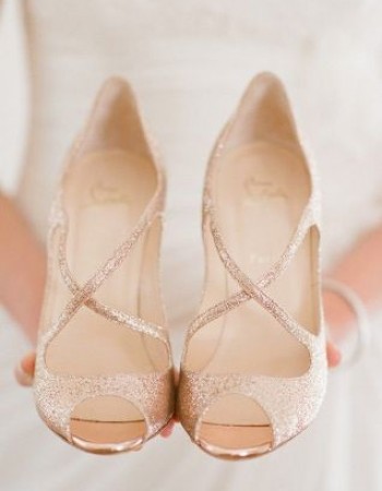 Блестящие свадебные туфли